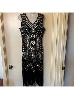 Black and Gold Beaded Fringe V-Neck Flapper Dress size M
